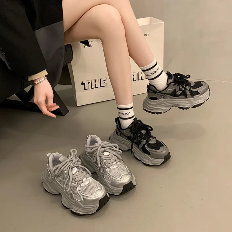 Scarpe da ginnastica casual Scarpe robuste con plateau foderate in pile da donna 2025 Scarpe versatili foderate in pile con altezza crescente autunno inverno