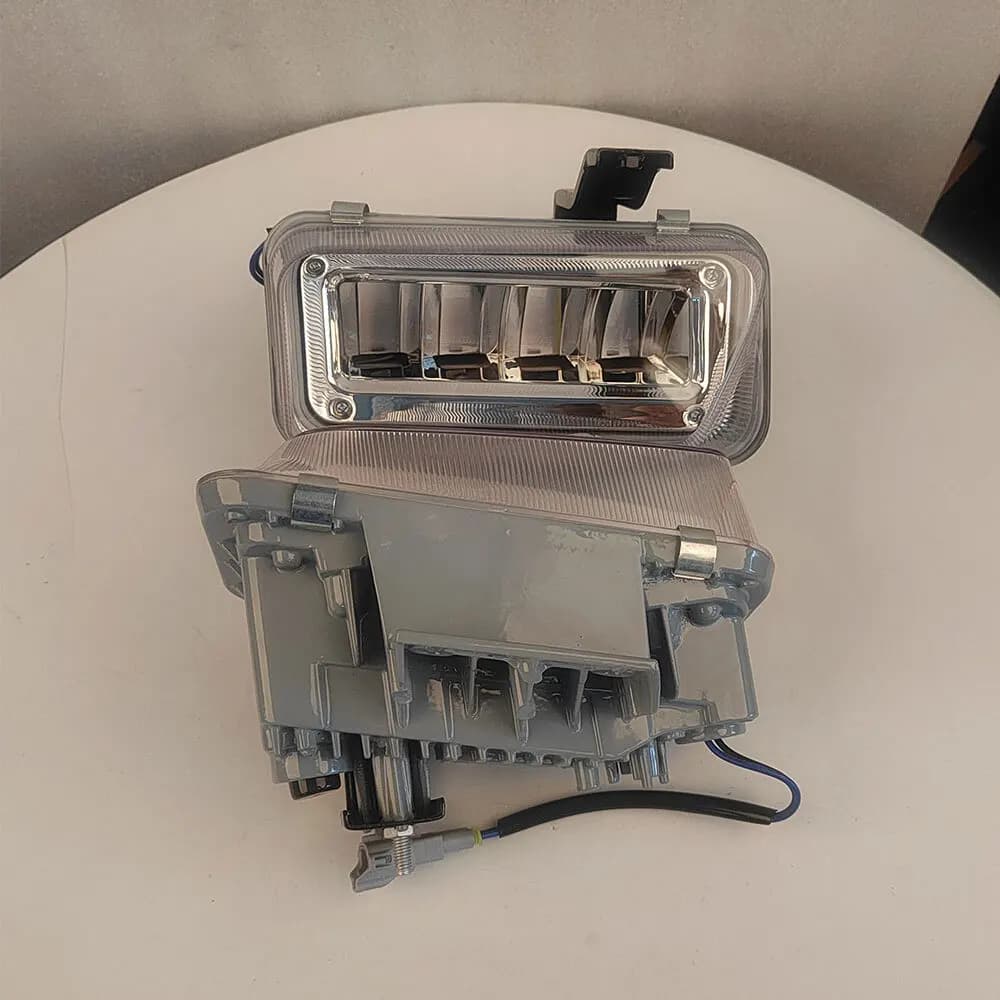 For Isuzu Fog Lamp ELF 700P Truck 2008 Front Bumper Yellow Light High End Configuration Aluminum Alloy Material