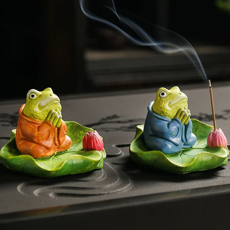 Simpatico porta incenso a forma di rana, statuetta decorativa in resina, bastoncino di incenso di loto, base in foglia di loto con design di meditazione Zen