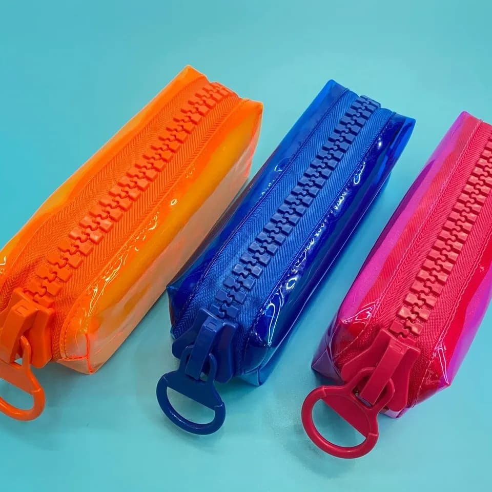 1pc Astuccio per matite con cerniera trasparente fluorescente Colore quadrato Grande capacità Studenti Materiale scolastico di cancelleria Borse portaoggetti in PVC
