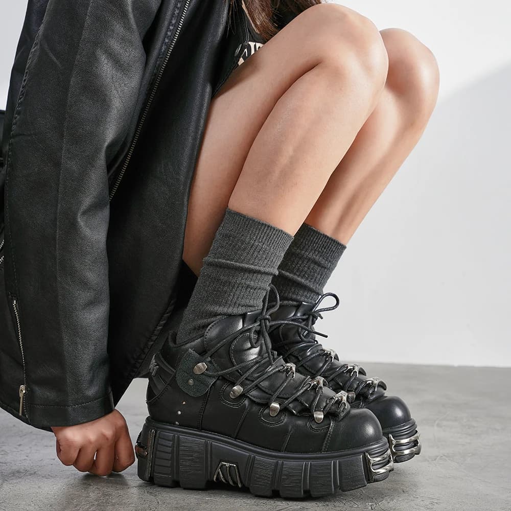 Nuove Scarpe da Donna Stile Punk 2026, Allacciate con Tacco 6CM, Scarpe con Plateau, Stivali Rock con Decorazioni Metalliche, Sneakers da Donna