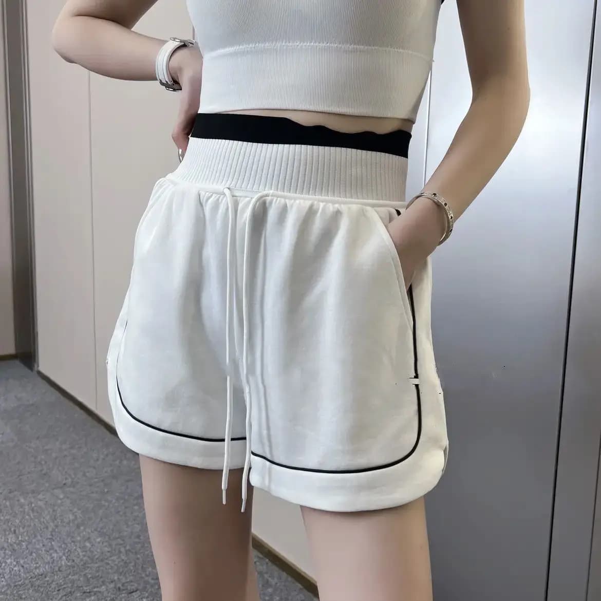 Pantaloncini da donna Sport Elastico in vita Bianco Fitness Pantaloni corti Donna Corsa Sport Palestra Harajuku Moda Elegante Outdoor Casual