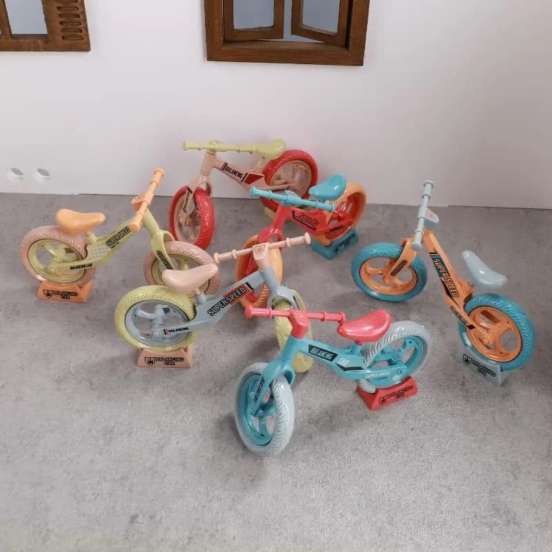 1 Pezzo Divertente Modellino 3D di Mountain Bike, Accessorio per Casa delle Bambole per Bambole da 17cm V1 V2, Ornamento Bicicletta Creativo e di Tendenza