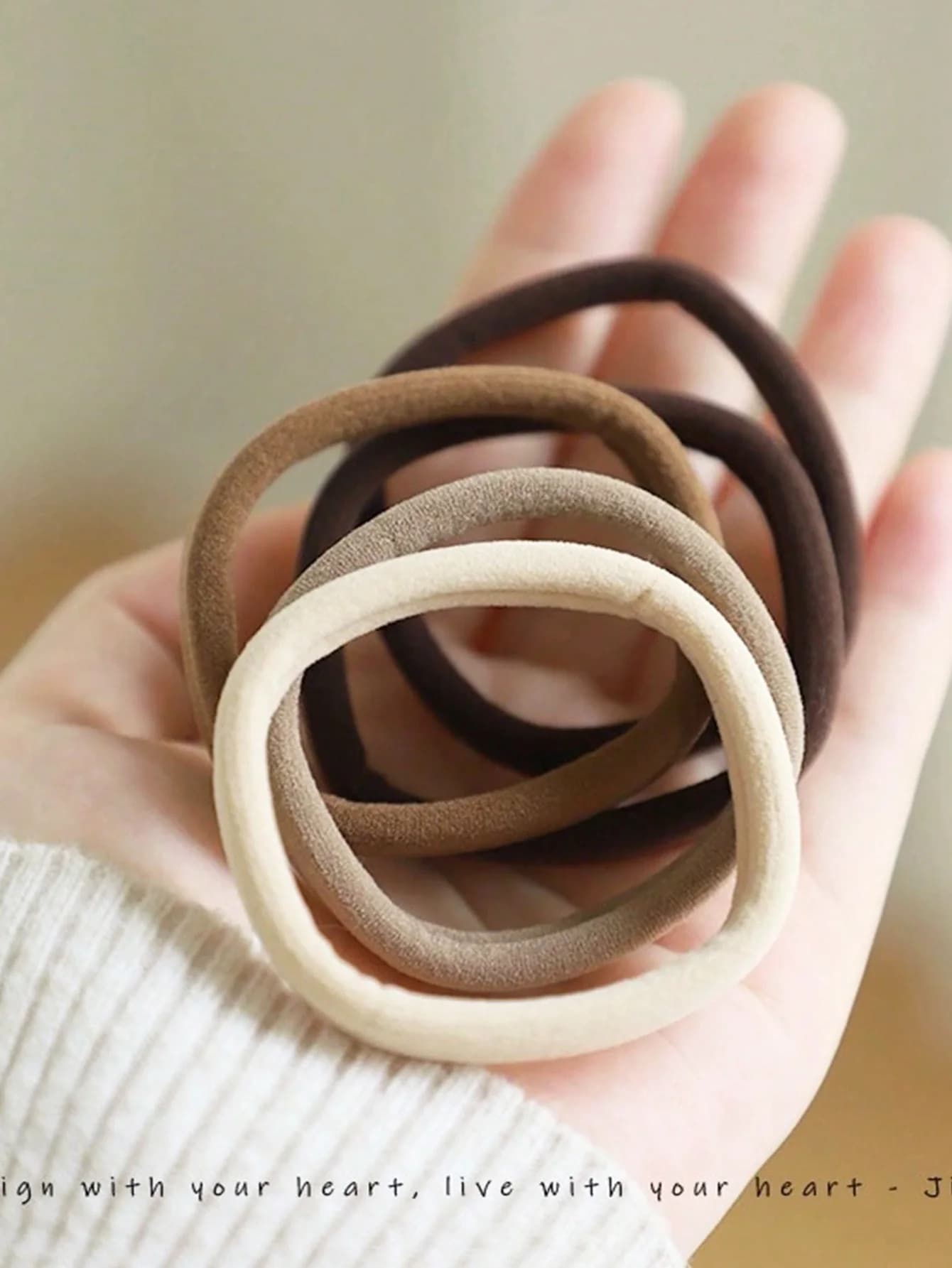 50 Pezzi Elastici per Capelli Invisibili Color Kaki, Morbidi Anelli Elastici per Capelli, Fasce per Capelli per Uso Quotidiano, Accessori Premium per Capelli da Donna, Perfetti per Trucco, Viaggi, Scuola e Confezioni Regalo per le Vacanze Autunnali