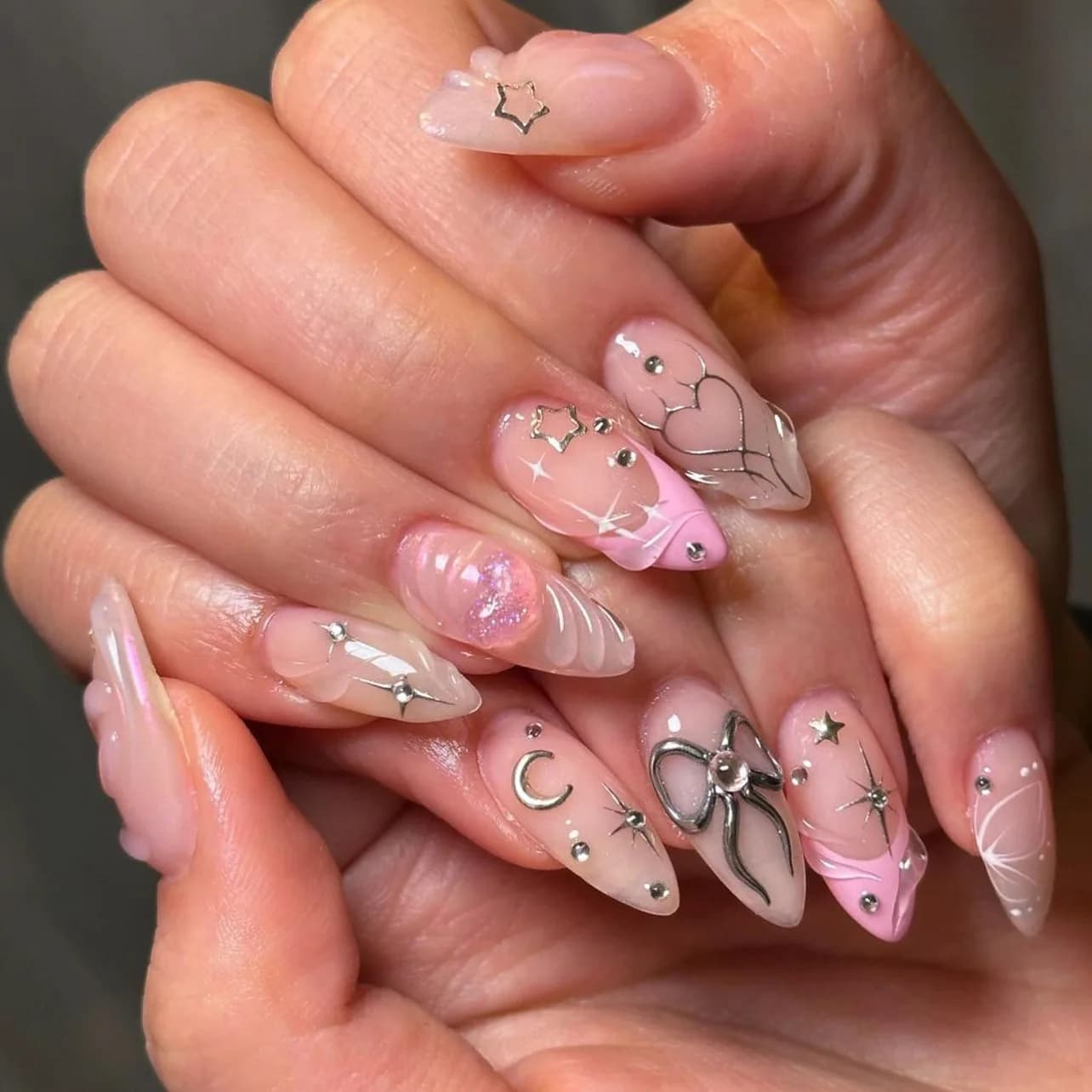 24 pezzi set di unghie finte con fiocco stampa su rosa francese San Valentino unghie lunghe alla mandorla arte riutilizzabile amore strass design unghie finte