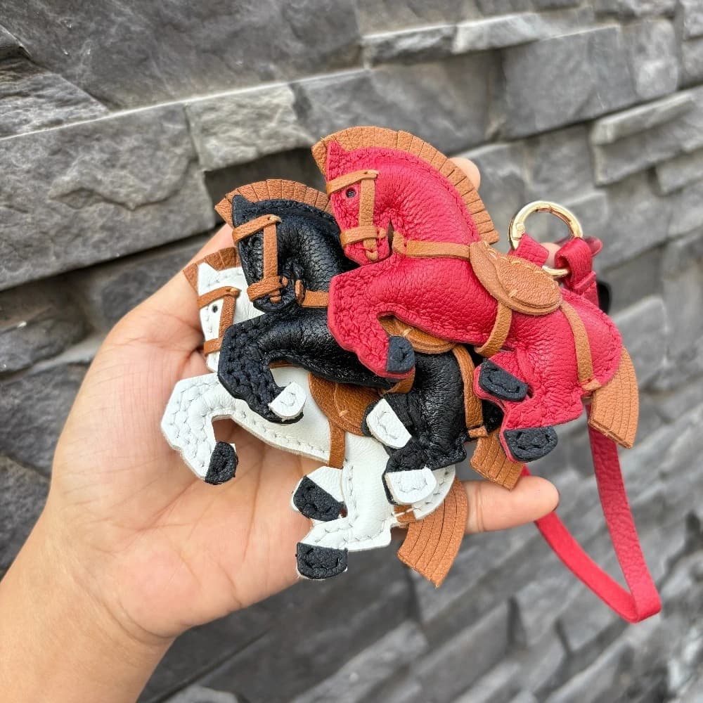 Ciondolo per Borsa Fatto a Mano a Forma di Cavallo, Ornamento da Appendere per Auto, Accessorio per Zaino con Cavallo dello Zodiaco, Regalo Portafortuna, Pendente per Borsa