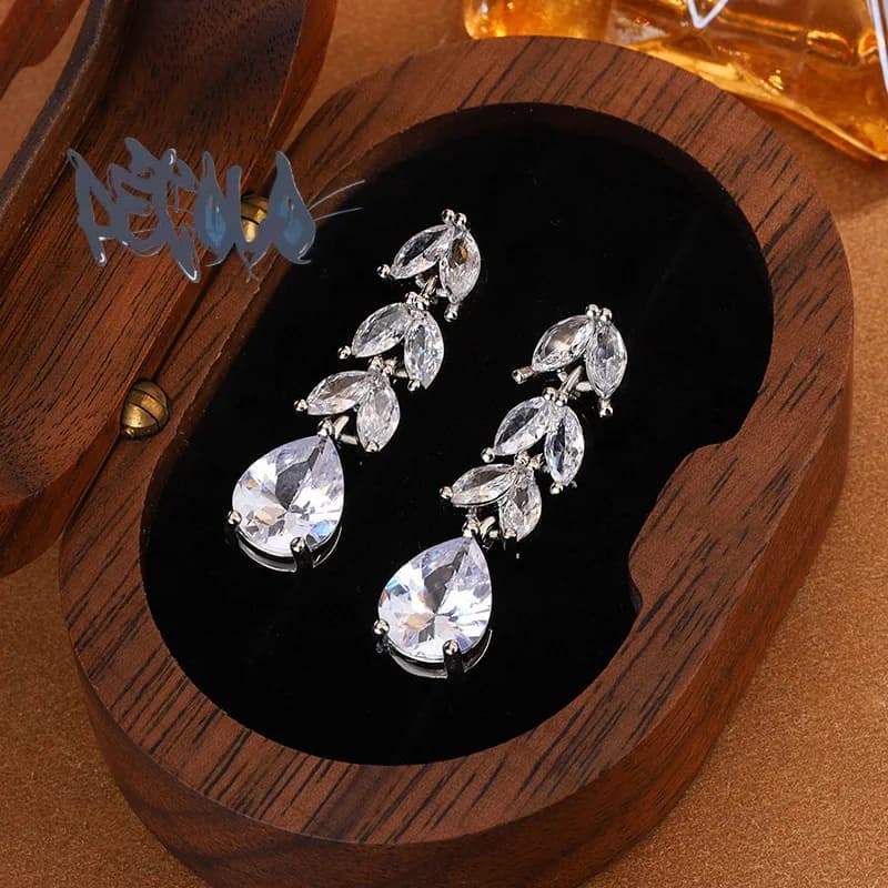 High-quality 925 Silver - Long-style Fringed Earrings for Ladies -Oval-shaped Zirconia -Eye-catching Earrings for Wedding Brides