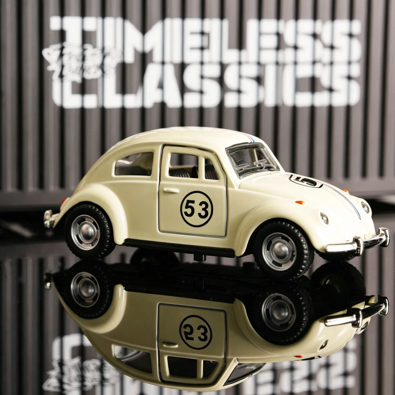 1:32 White No.53 Beetle Diecast Race Car, Retro Classic Bug Model, Pull-Back Alloy Toy with Open Doors, Kids Collectible Birthda
