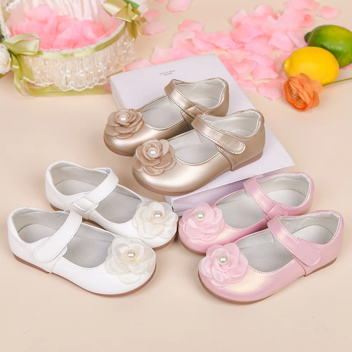 Scarpe da principessa Mary Jane per ragazze Scarpe basse in pelle con fiori e perle con cinturino in velcro Calzature casual per matrimoni per feste per bambini piccoli