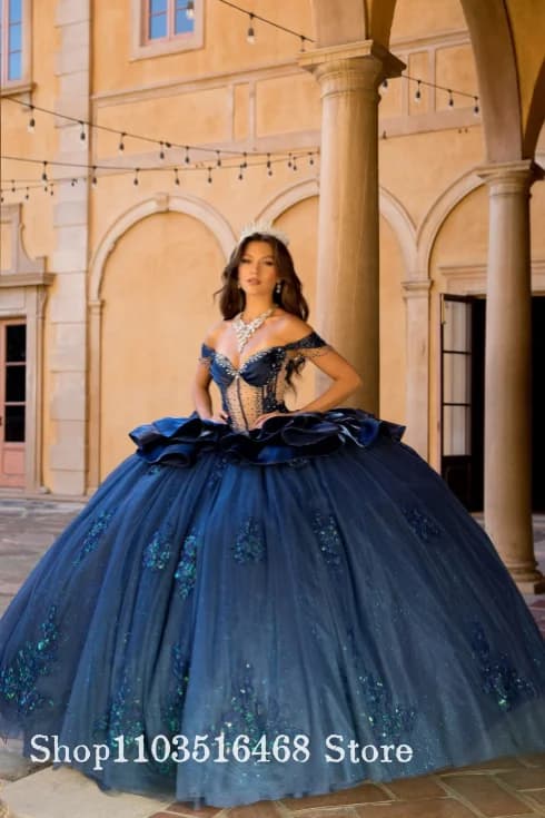 Abito da ballo con volant senza spalline, ricamo con paillettes di cristallo e corsetto in tulle leggermente trasparente, abito Quinceanera personalizzato