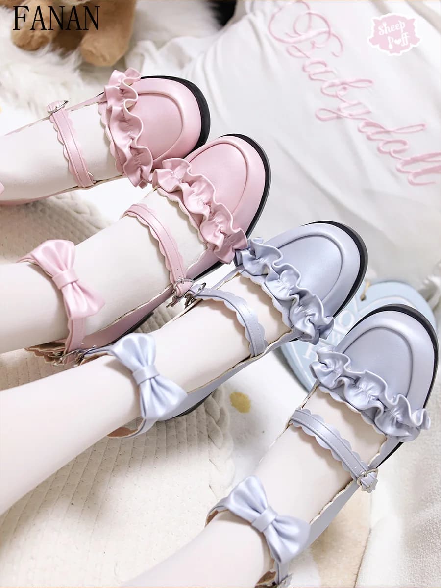 2025 Nuove pompe casual con tacco basso per Lady Lolita Style Punta tonda Ragazza in pizzo Dolce e carino Moda Primavera Autunno Scarpe da donna