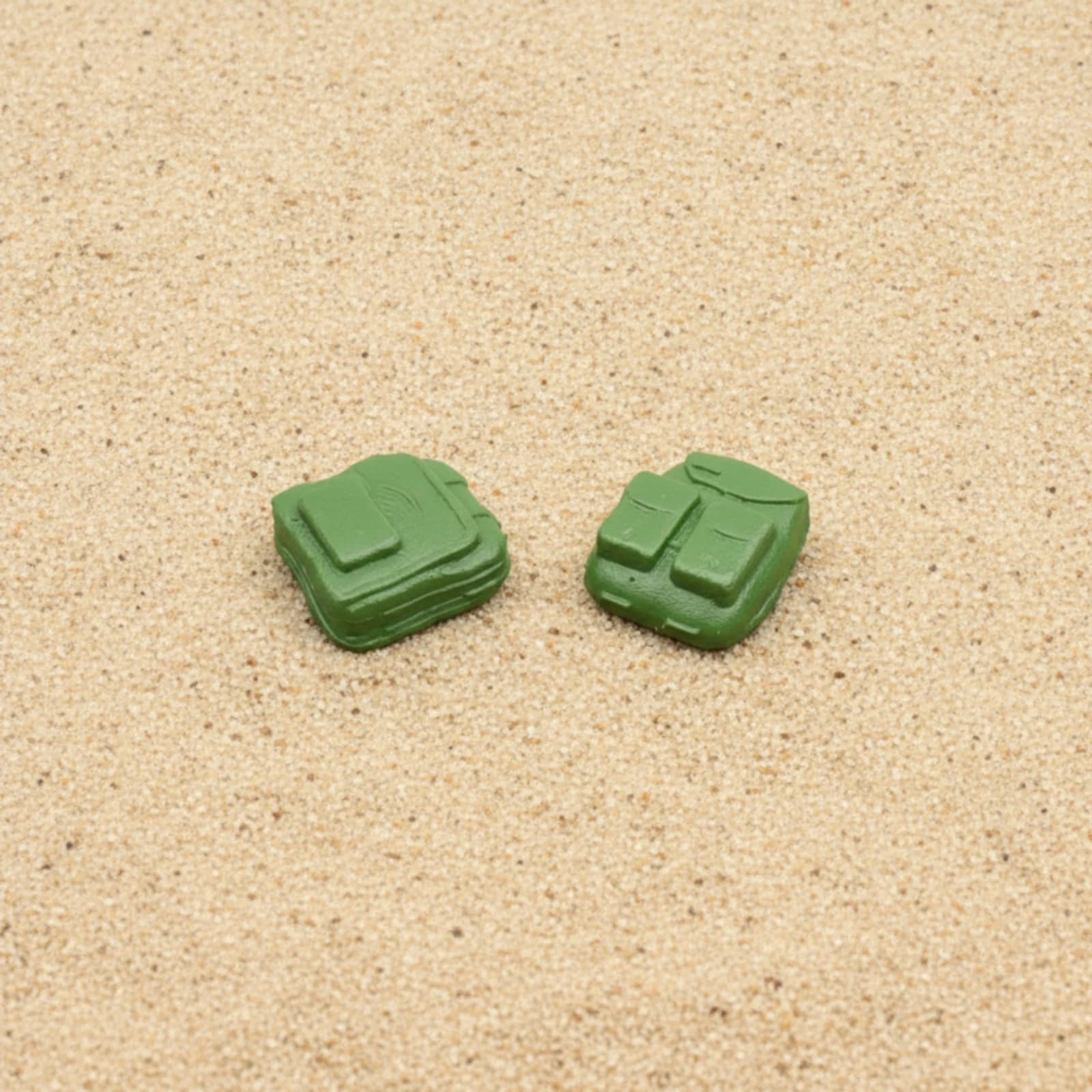 2 Pieces Toy Luggage with Wrapped Look Compact Scale Model Cargo for Hobbyists, Dioramas, off-Road Scenes