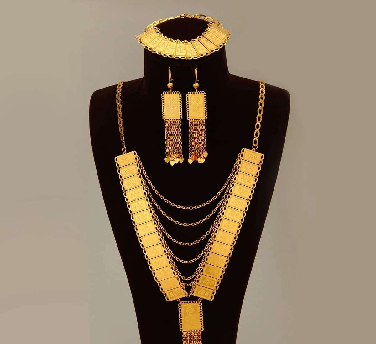 Moda Medio Oriente Dubai 24K placcato oro personalizzato collana orecchini bracciali per coppie set di gioielli per la festa nuziale DD10809