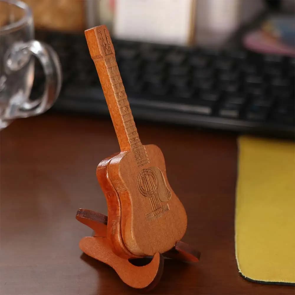 Wooden Material Guitar Pick Box Portable Size Guitar Shape Guitar Picks Storage Guitar Accessory Mini Design Guitar Pick Case