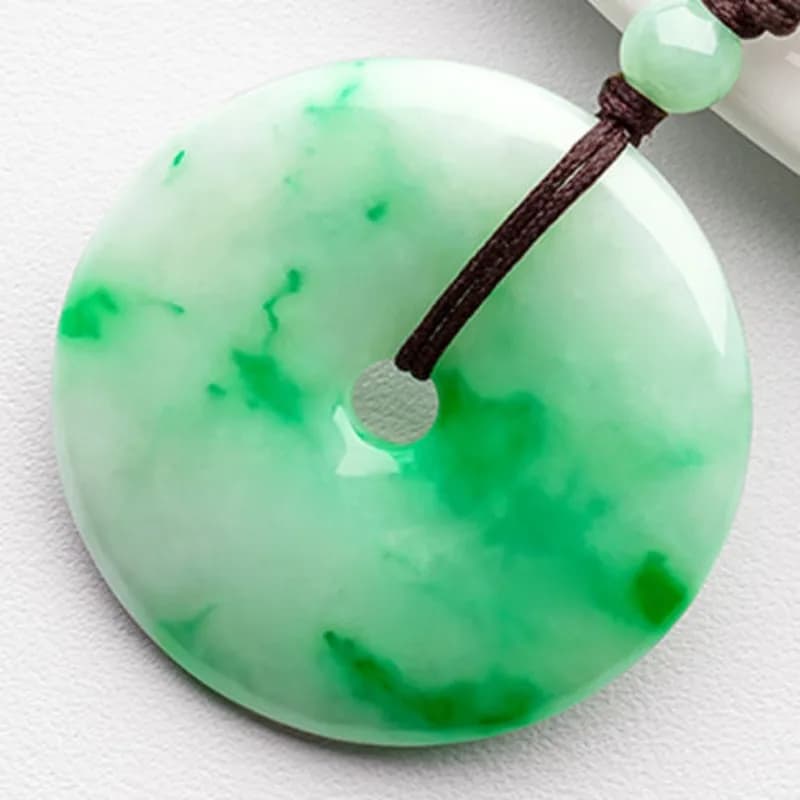 Pendant with flower shaped safety buckle floating with green ice seeds spinach fashionable torque model