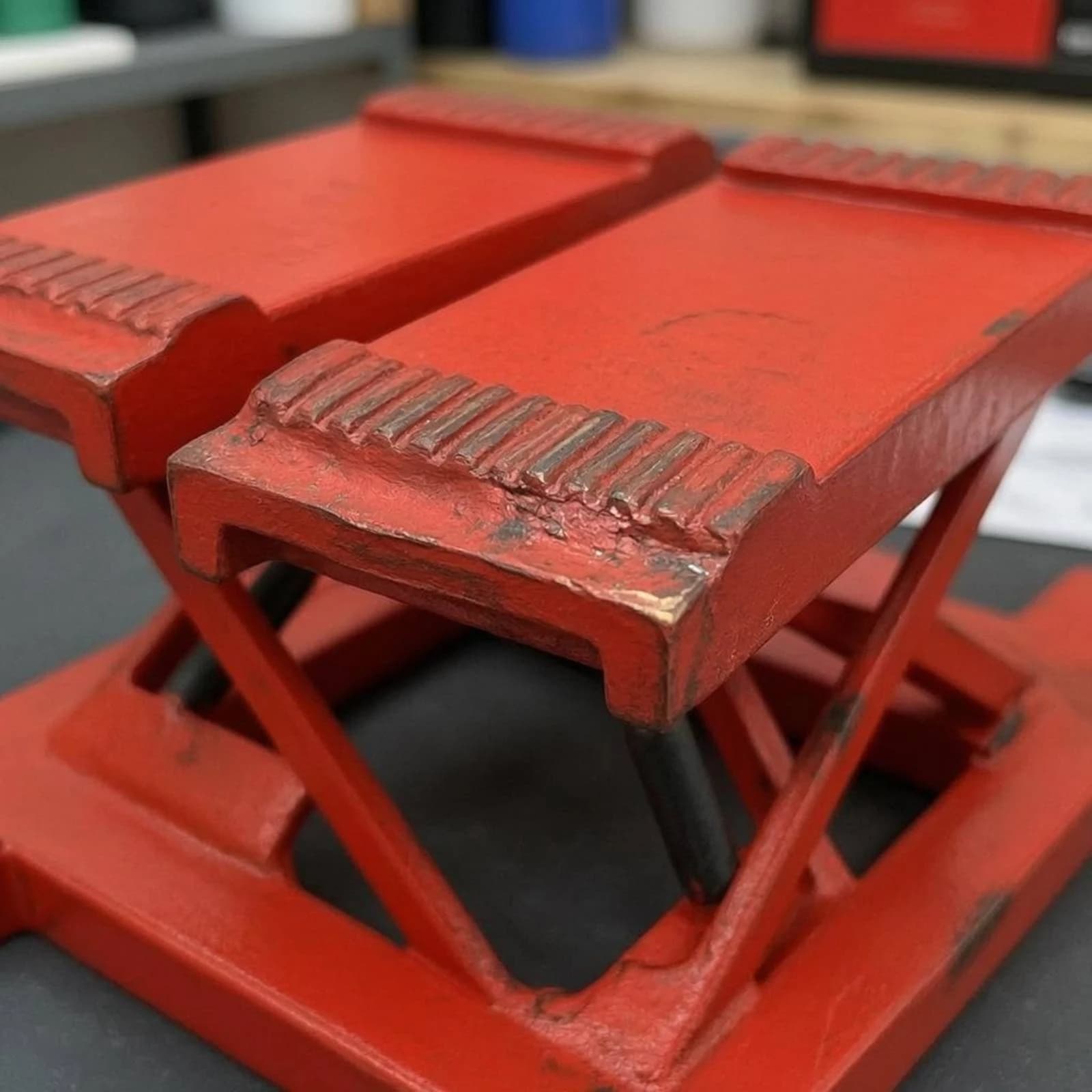 Hydraulic Scissor Lift Model Slim-Base Base Resin Scissor Lift Model Detailed Display Piece Realistic Design