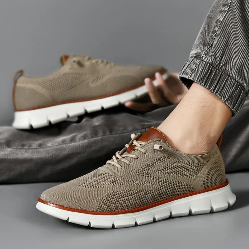 Nuove scarpe da corsa estive con suola morbida da uomo scarpe casual traspiranti in mesh comode scarpe da ginnastica all'aperto versatili alla moda