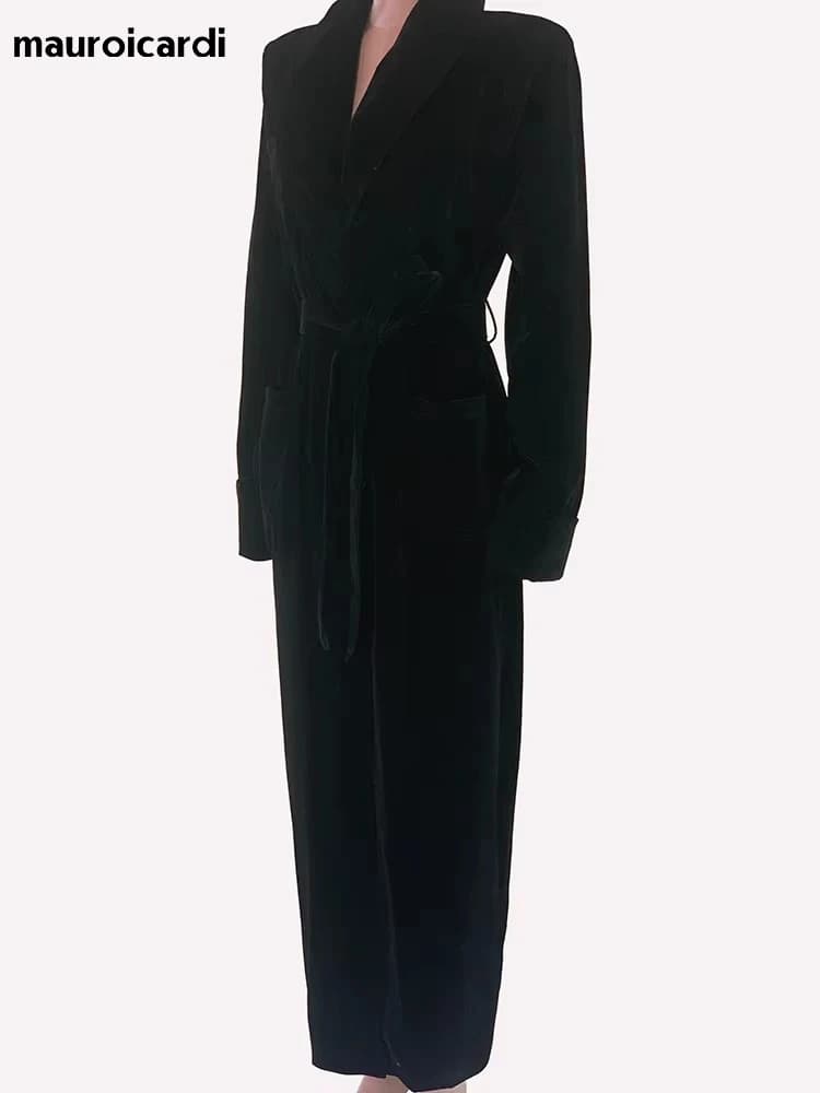Mauroicardi Trench lungo in morbido velluto nero primaverile per donna Colletto a scialle Telai Elegante cappotto di abiti firmati di lusso