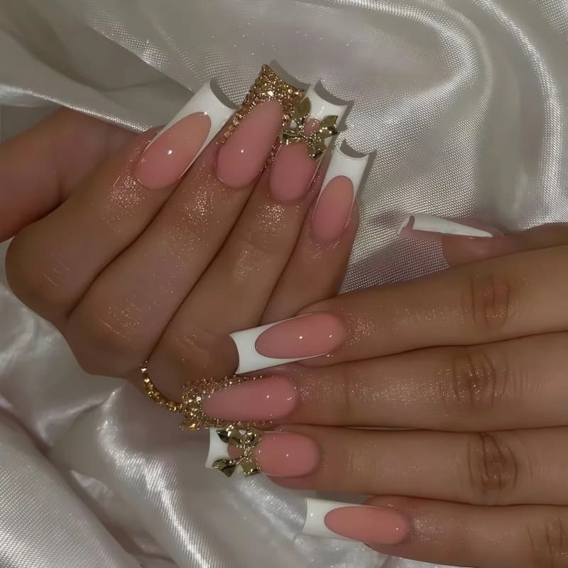 24PCS nail kit featuring a golden bow design suitable for wearing nail art. High end long nail art showcasing elegance.