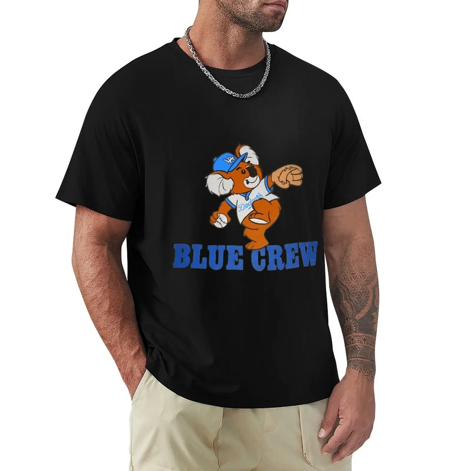 T-shirt blu con stampa streetwear