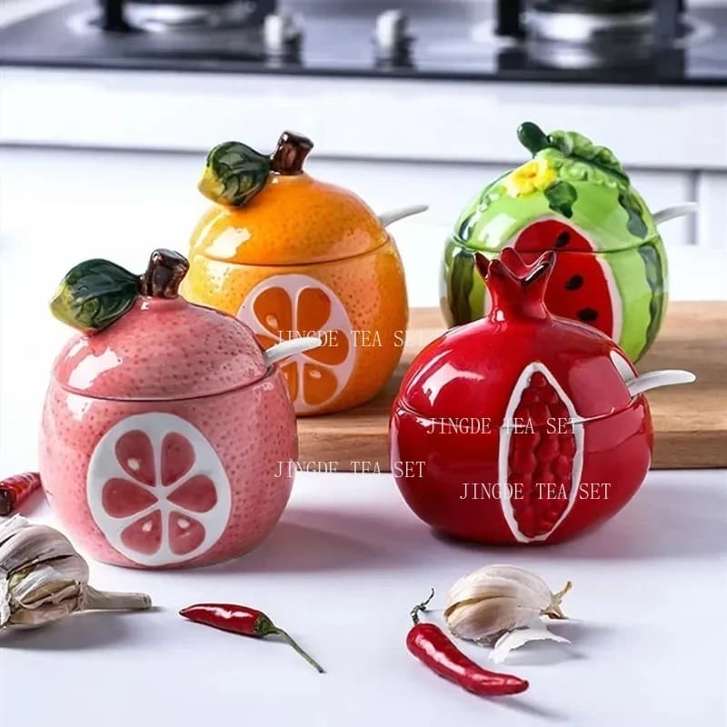 Barattolo di condimento in ceramica creativa Bottiglia Decorazione da cucina Rastrelliere Frutta a forma di melone Spezie Serbatoio di stoccaggio Zuccheriera con coperchio e cucchiaio