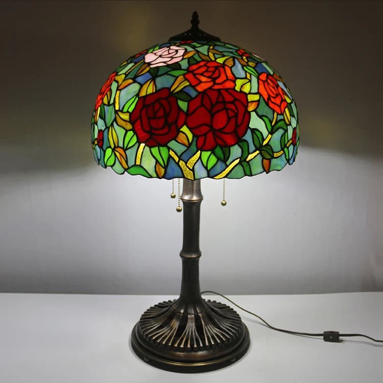 Lampada da tavolo in vetro colorato con rose europee da 16 pollici, luci da scrivania, lampada da tavolo per la casa con base in rame.
