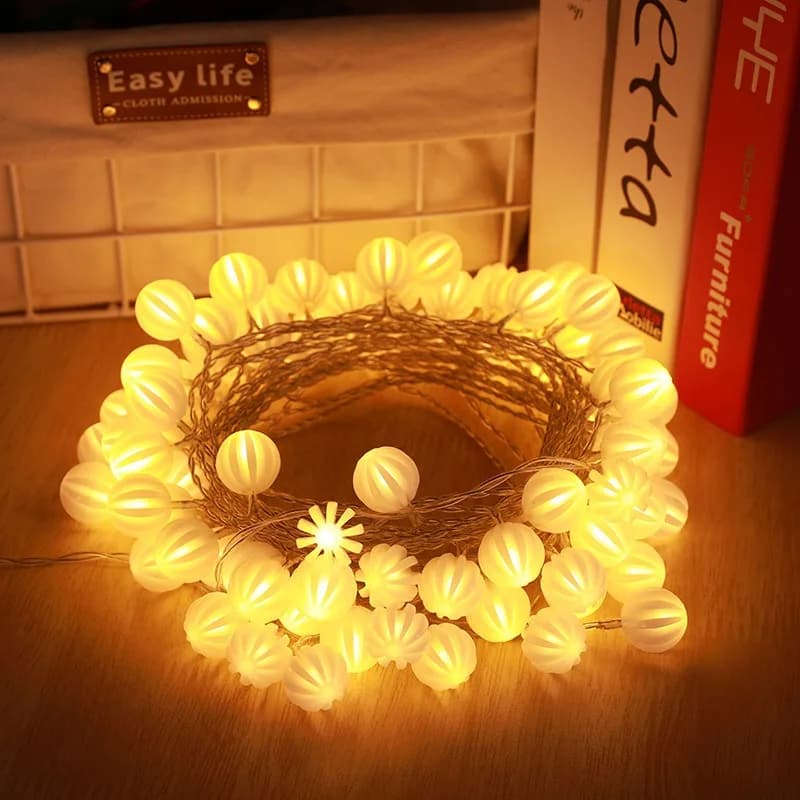 La lanterna illumina le luci della stringa Starlight decora la tenda sotto la creazione di un