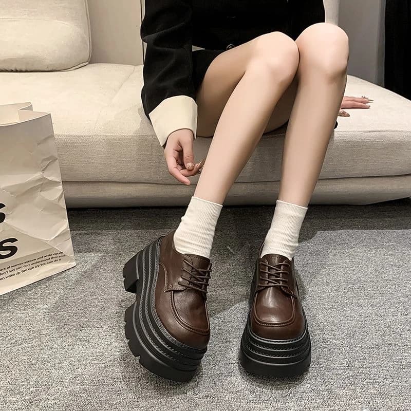Scarpe piccole in pelle da donna autunno inverno Tacco grosso Suola spessa Aggiungi 10 cm di altezza Petite Sweet British Style 2025 Fashion Ultra