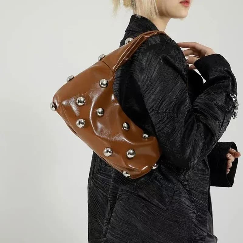 Borsa da donna a tracolla alla moda 2026, borsa da sera personalizzata e creativa con rivetti, ideale per l'uso quotidiano e l'outdoor