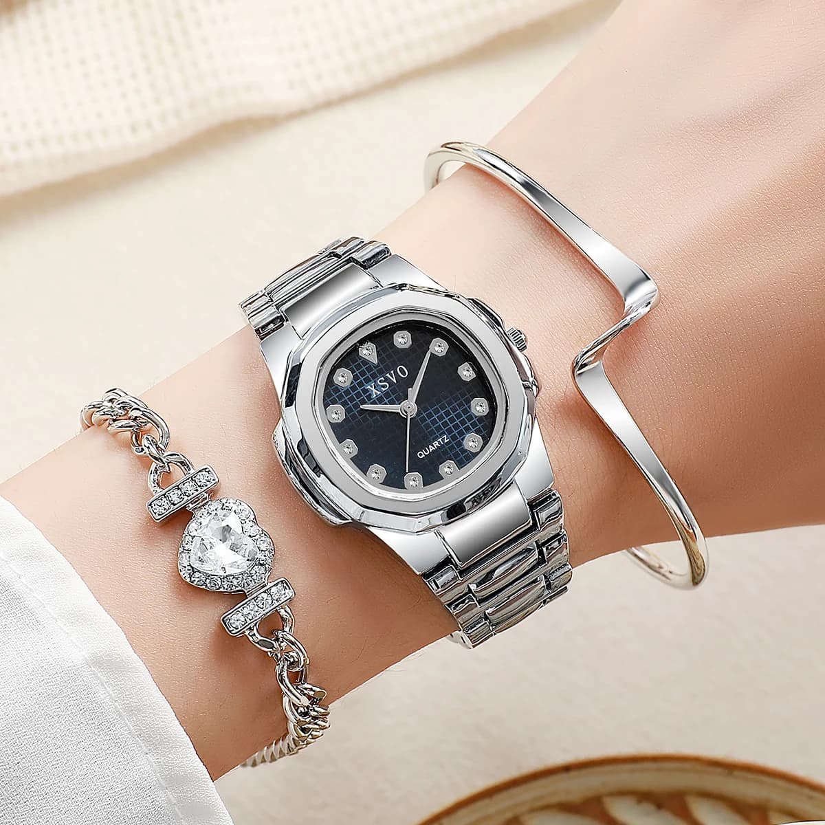 No gift box, small batch watches, Korean version of versatile square quartz watches with heart-shaped diamond bracelet 3 sets