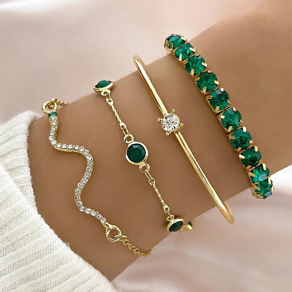 Set di braccialetti con strass verdi alla moda da 4 pezzi per le donne Gioielli da festa alla moda femminili con bracciale aperto a forma di serpente color oro argento