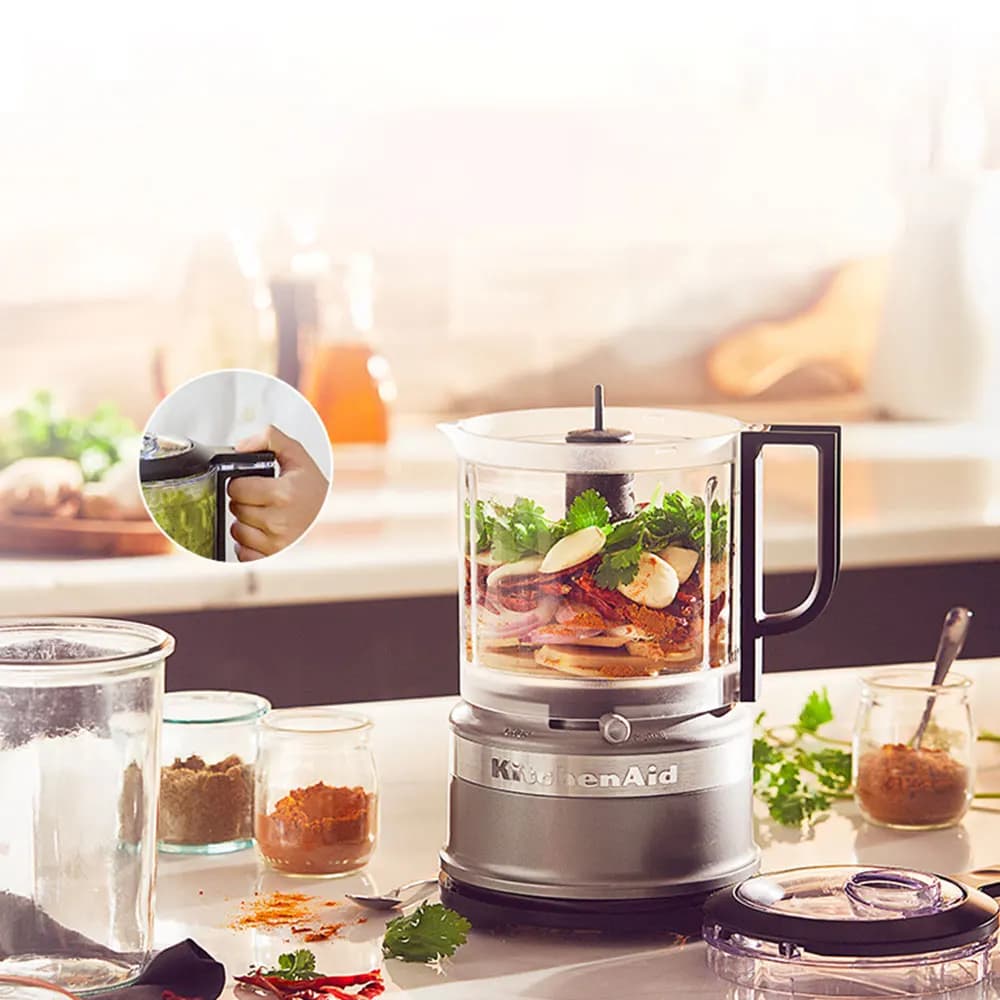 Multi-functional electric cutter for domestic use, food mixer, blender, electric slicer.