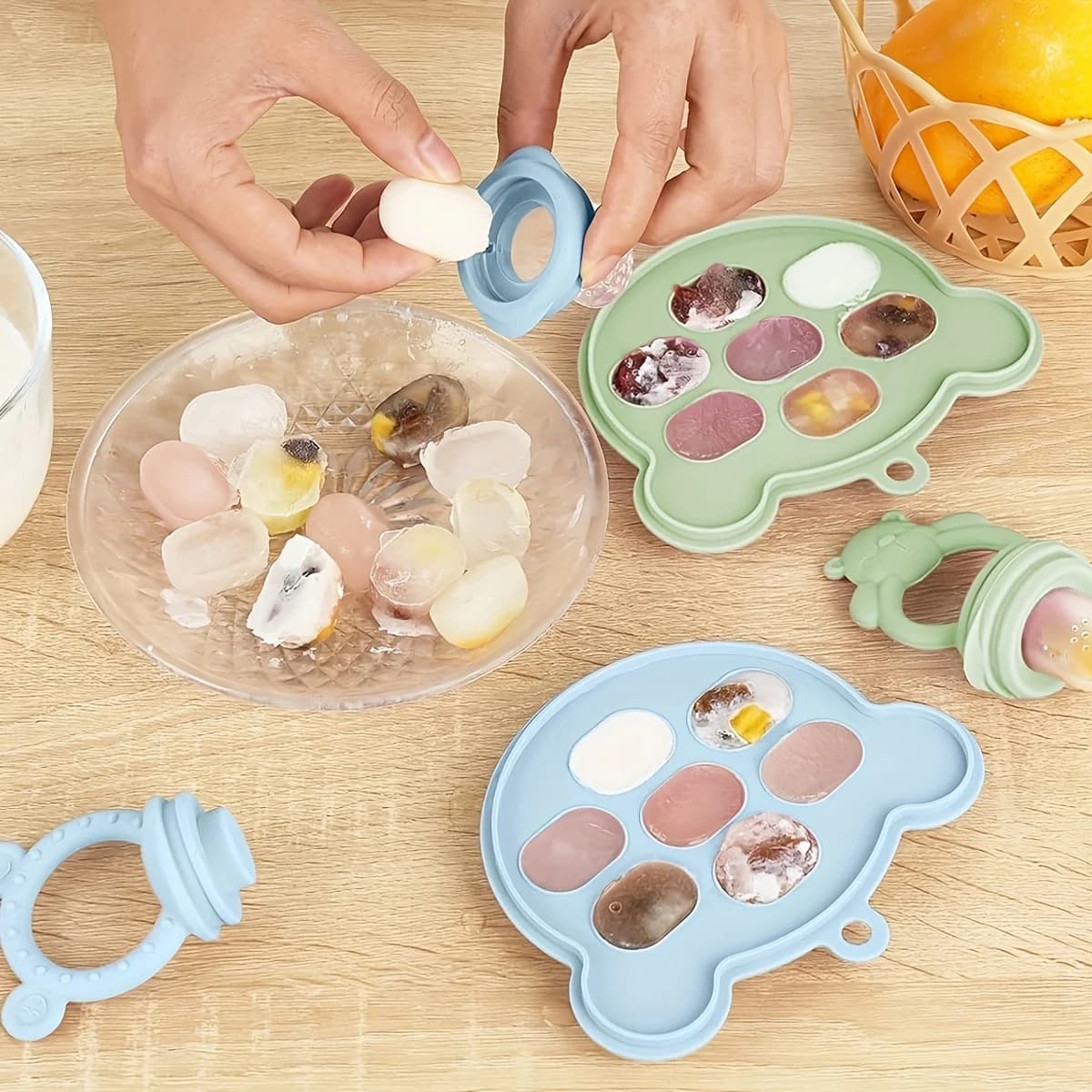 Un set di stampi per gelato in silicone con morsi di faccina sorridente, perfetti articoli da cucina e soggiorno e regali natalizi.