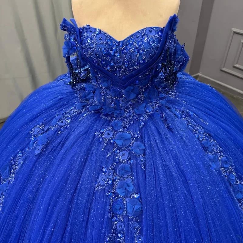Abito Quinceanera blu royal lucido cristallo Glitter Fiore 3D Decalcomania spalle scoperte Coda lunga Abiti da 15 Quinceanera Personalizza