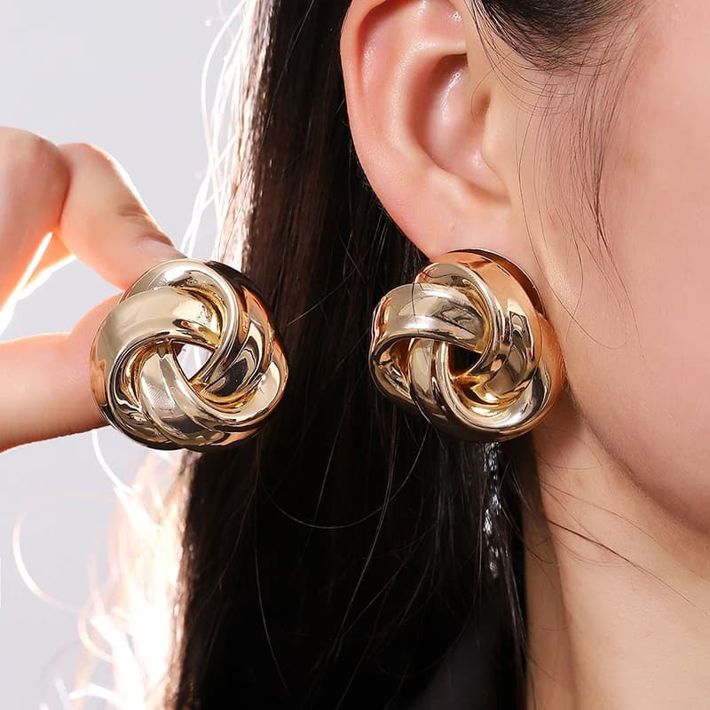 Orecchini a spirale con nodo intrecciato color oro, semplici ed eleganti, per donna, in metallo irregolare