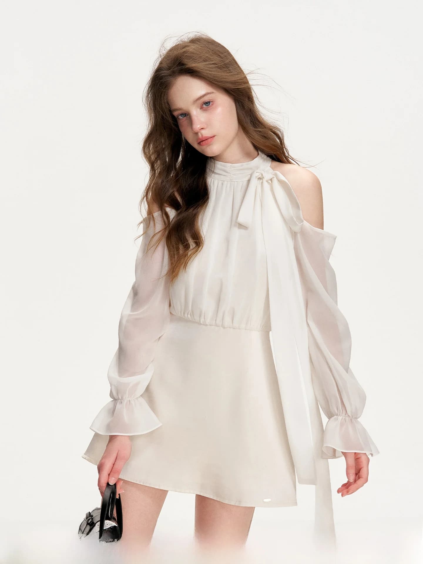 Kroche Moonlight Variations 26ss Satin Shoulder Bared A-Line Long Sleeve Neck Hanging Dress French Style Polyester Fiber