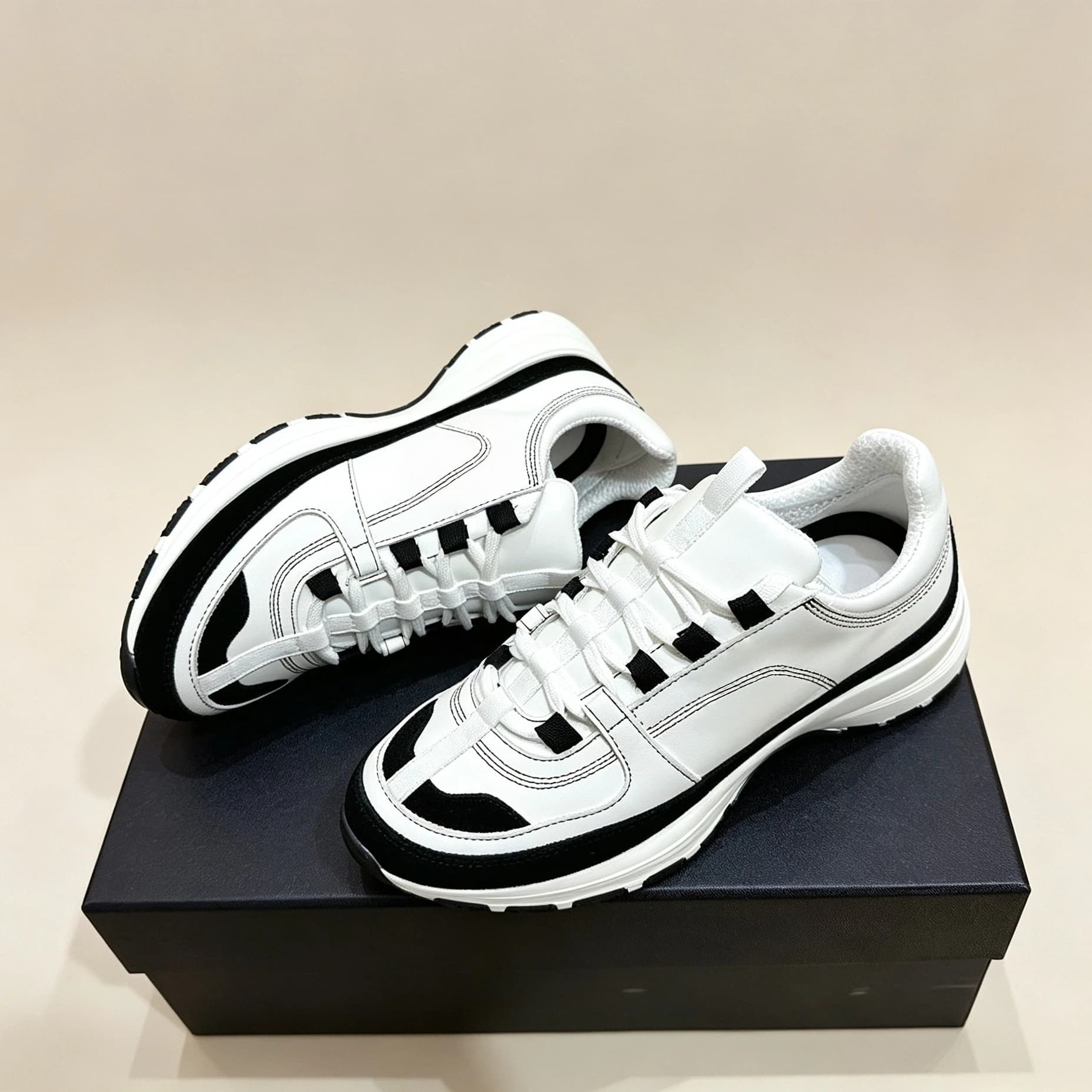 Brand on Sale Women's Color-Blocked Retro Sneakers Lace-Up Casual Running Shoes Non-Slip Thick-Soled Everyday Walking Shoes