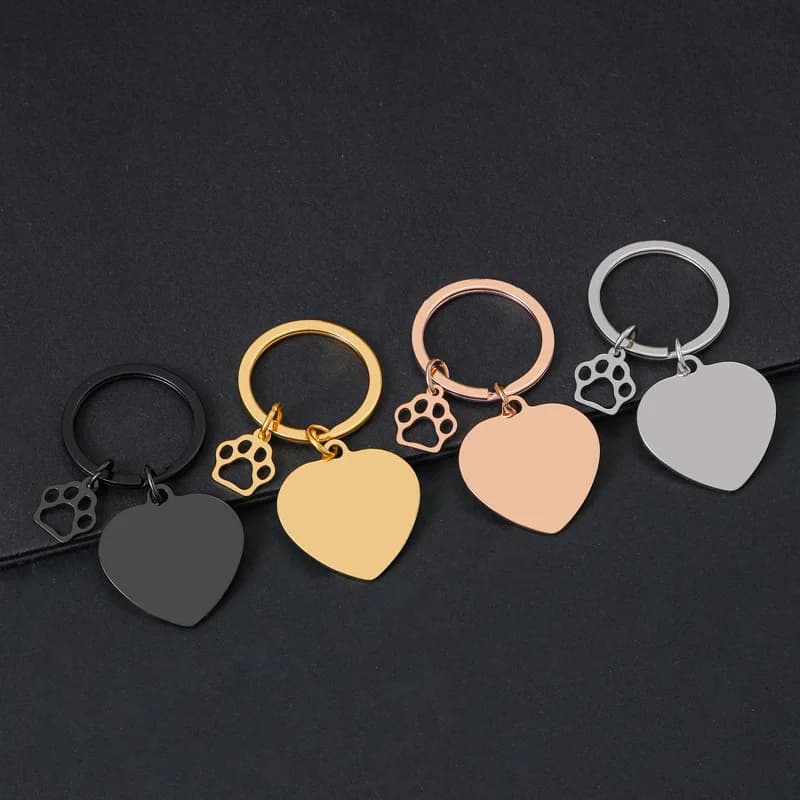Medaglietta per Cani a Forma di Cuore in Metallo Incisa al Laser con Design Impronta di Zampa, Ciondolo Identificativo per Animali Domestici, Accessori Personalizzati per Animali