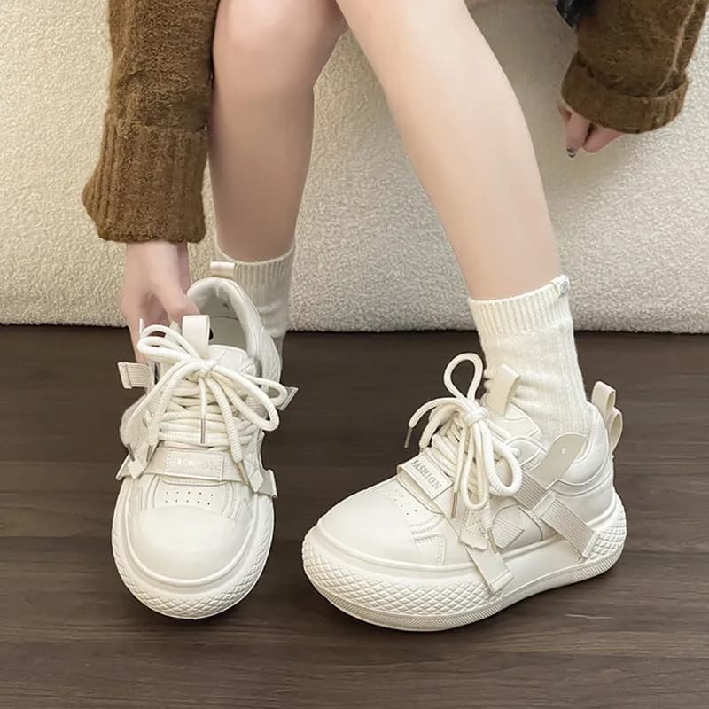 Scarpe da Donna con Tacco Alto e Plateau, Design Ispirato, Stile Primavera 2026, Casual, Punta Rotonda, Allacciatura Incrociata.