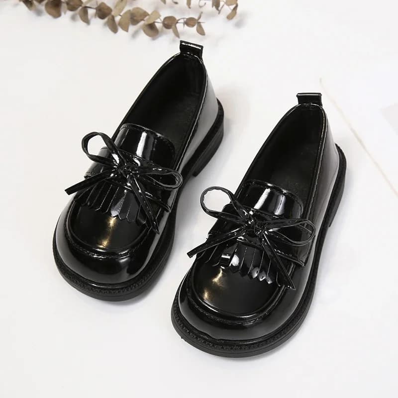 Scarpe in pelle per ragazze per feste di matrimonio mocassino per bambini per la scuola suole morbide semplici bambini moda nappe fiocco scarpa Casual antiscivolo
