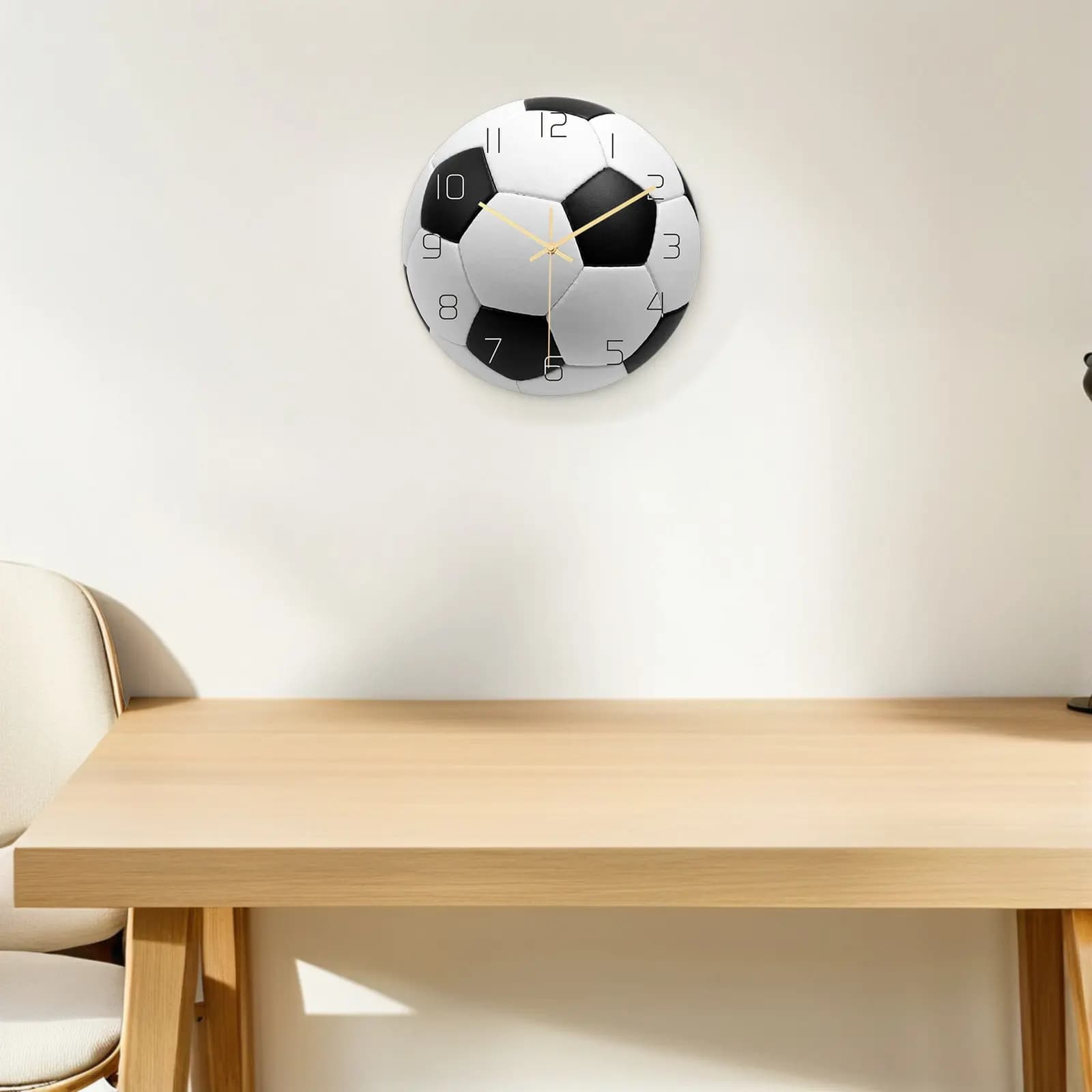 Orologio da Parete Creativo in Acrilico a Forma di Pallone da Calcio, Movimento Silenzioso, Orologio da Appendere per Camera da Letto, Soggiorno, Studio, Ufficio, Numeri Grandi Decorativi
