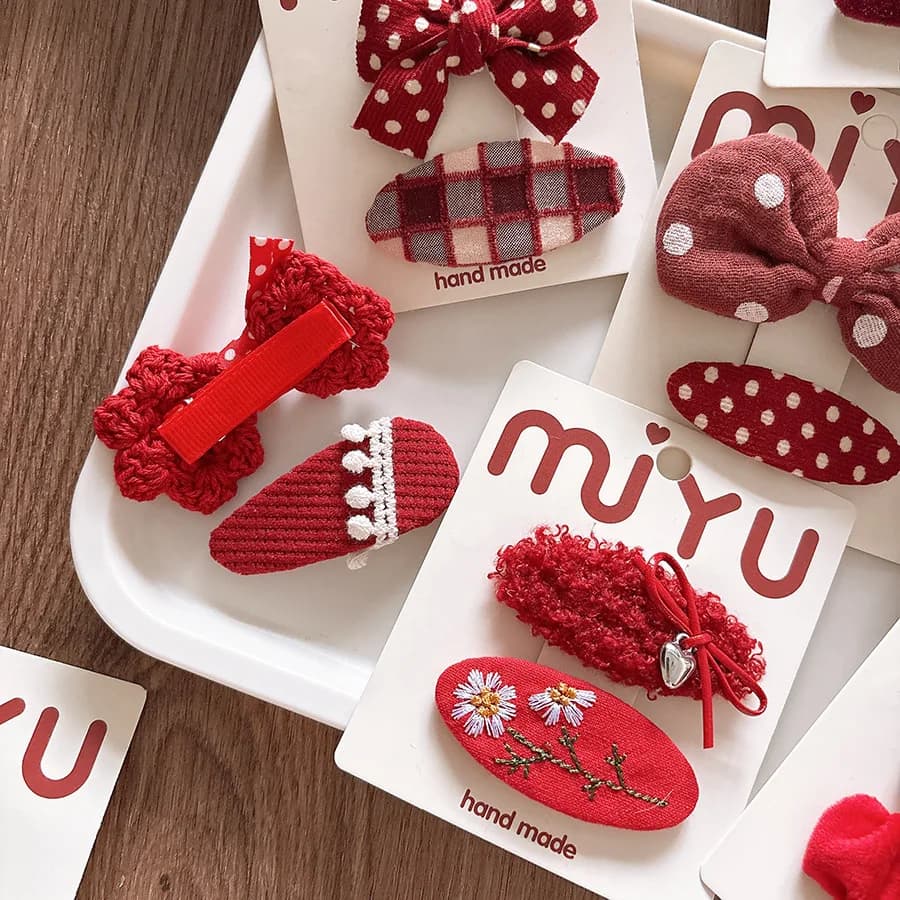 Fermagli per capelli per ragazze 2 pezzi Mollette per fiocco coreano rosso Clip laterali in tessuto per bambini Festa di Natale Capodanno
