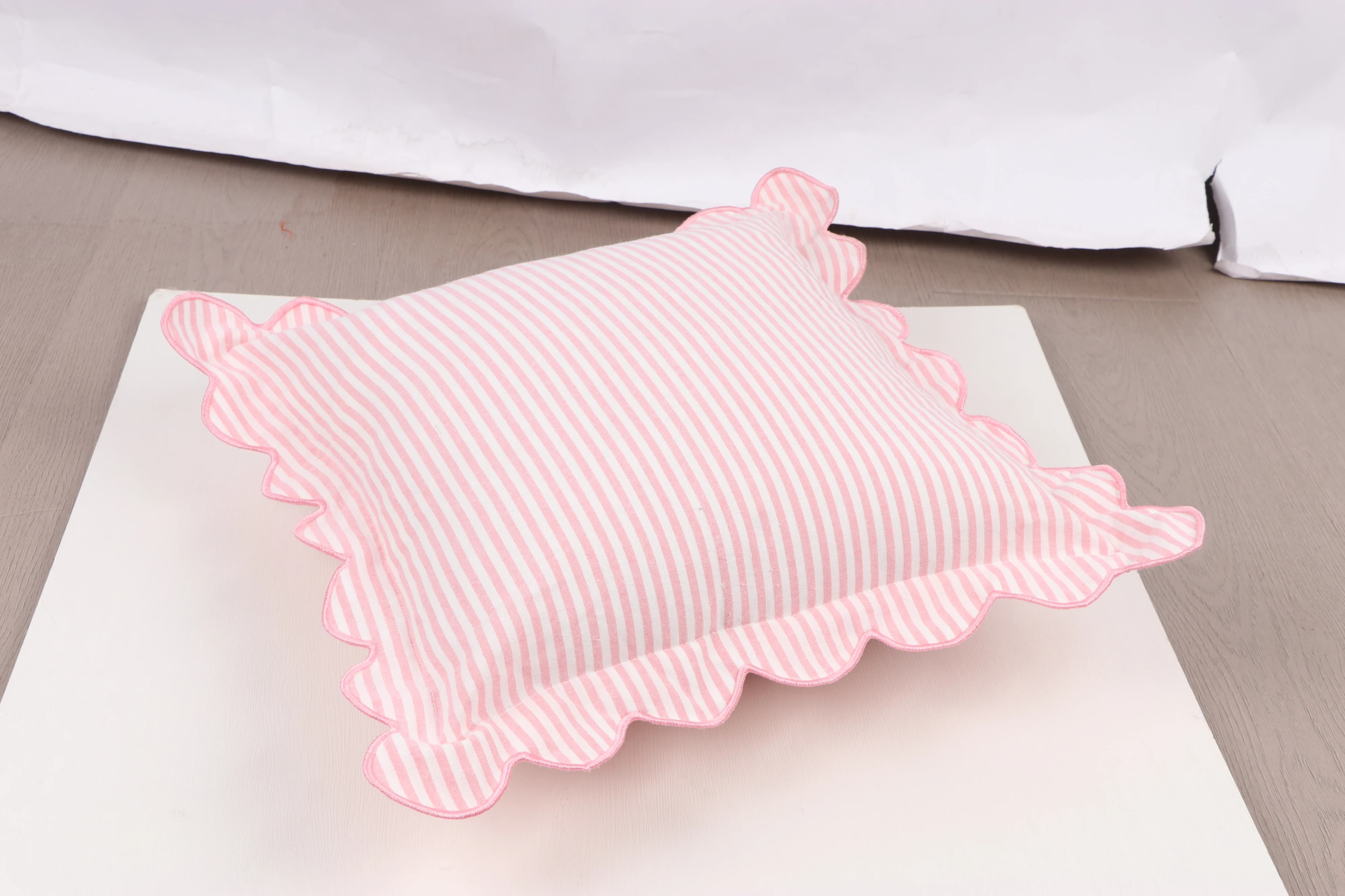 Fodere per cuscini a righe rosa e bianche con bordo smerlato 16x16 pollici, in cotone e lino, decorative per divano, poltrona, letto
