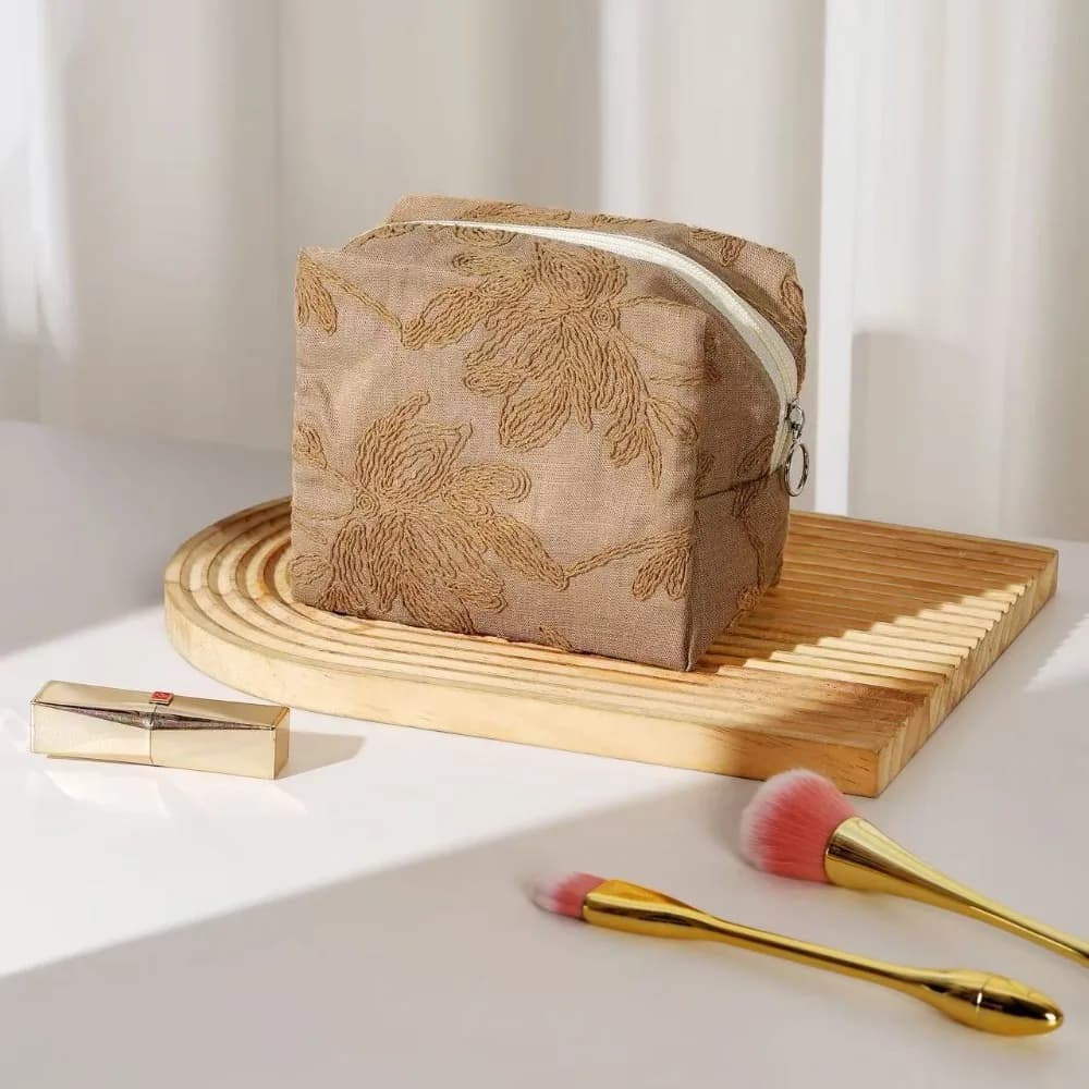 Borsa Cosmetica in Stile Francese con Goffratura, a Forma di Cuscino, in Tela, Elegante e Portatile, con Cerniera, per Trucchi e Skincare da Viaggio
