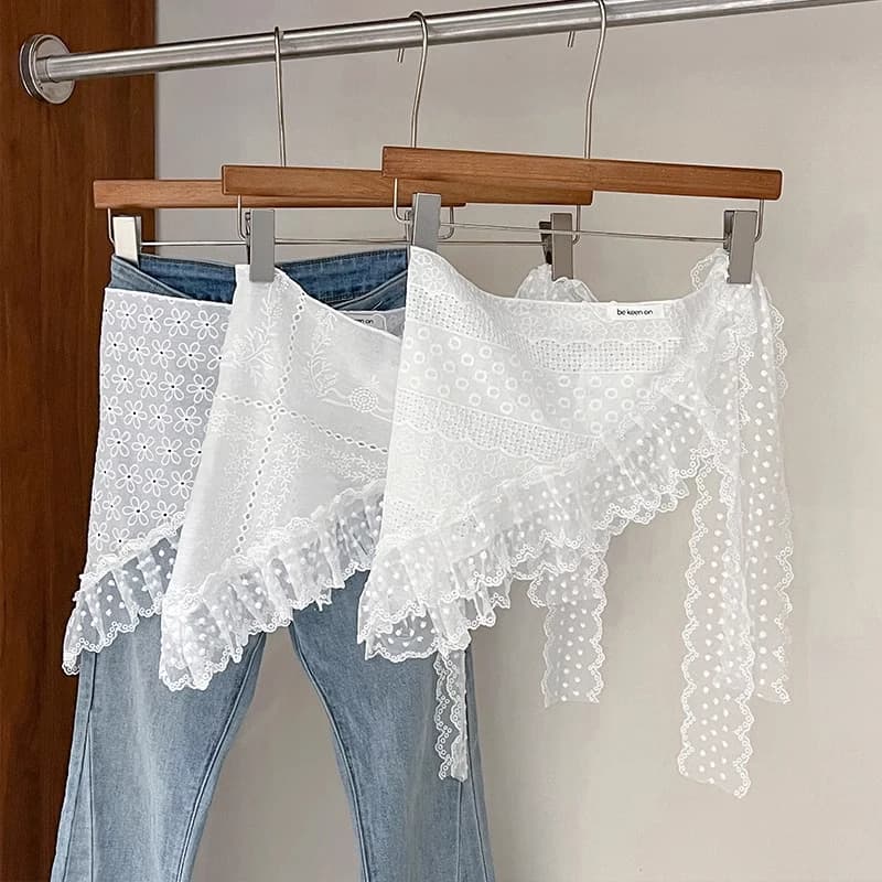 1 piece of white lace triangular headscarf, women's exquisite embroidery, cotton toe cover, fart curtain, seaside new style