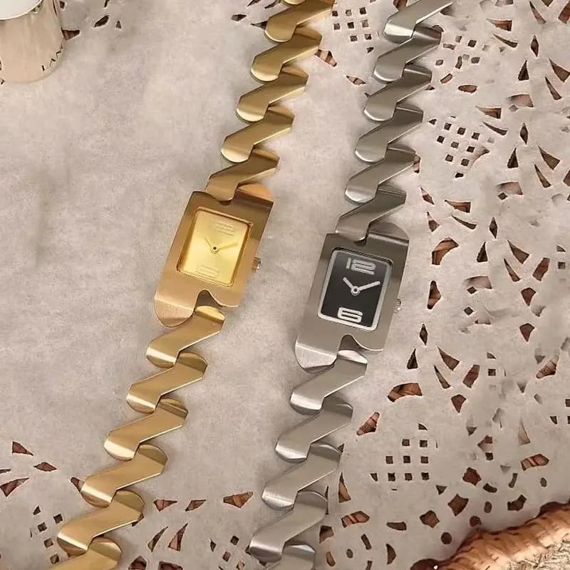 Fashionable Quartz Women's Watch Stylish Square Dial Golden Stainless Steel Strap Waterproof Working Wrist Watch for Women