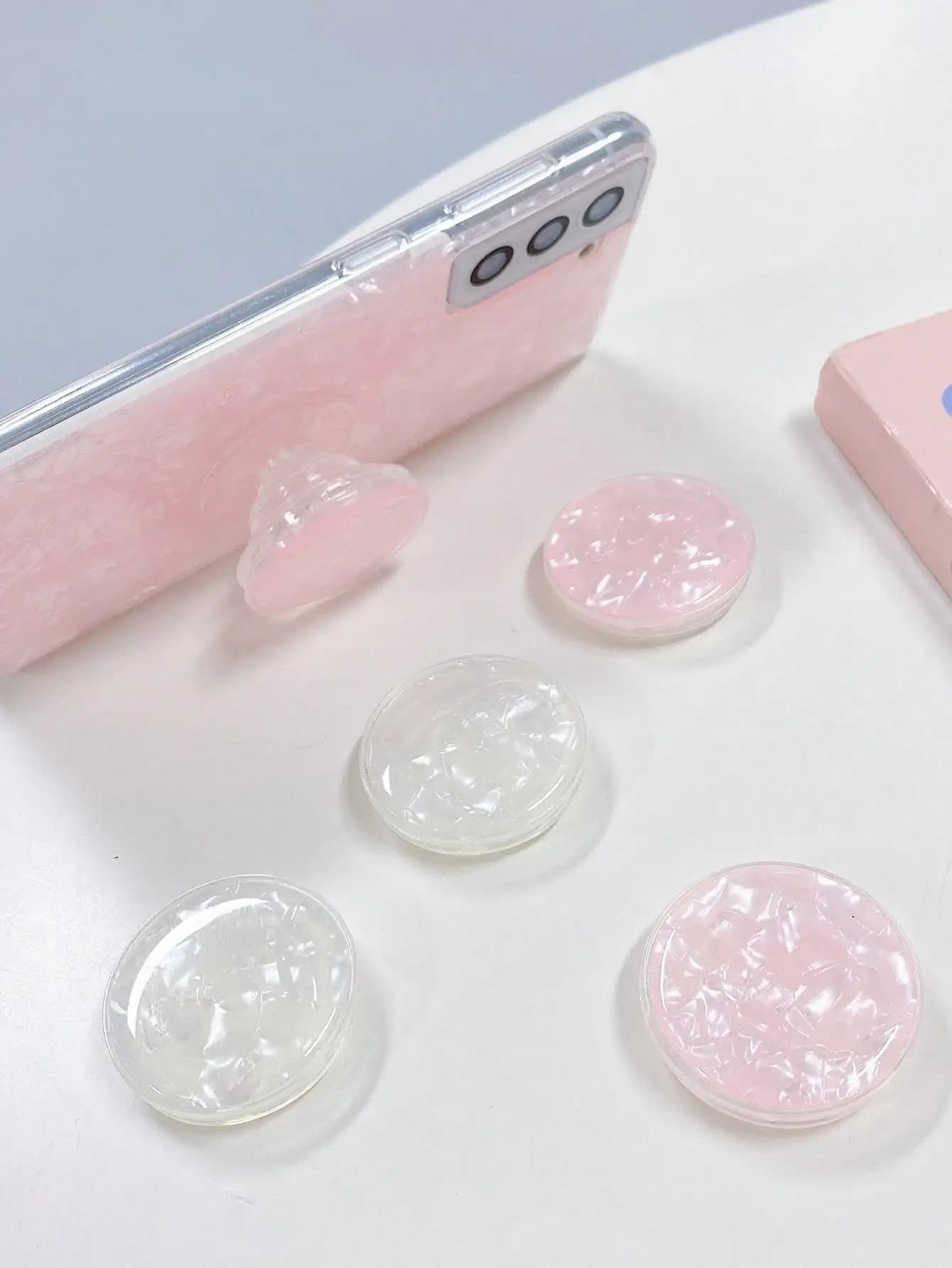 Supporto retrattile per telefono con texture a guscio per accessori per iPhone e Android