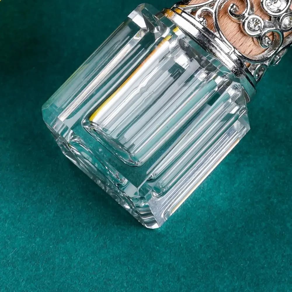 Portable Car Essential Oil Diffuser Bottle Refillable Exquisite Empty Glass Diffuser Bottles Wood Lid Transparent