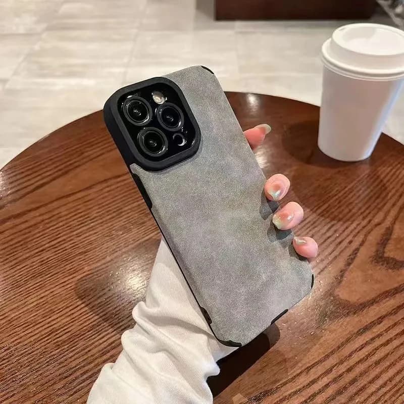 Custodia di Lusso in Pelle Scamosciata per iPhone 17 16 15 14 Pro Max Plus, Antiurto, Effetto Alcantara, Sottile, Opaca, Morbida, con Protezione Fotocamera