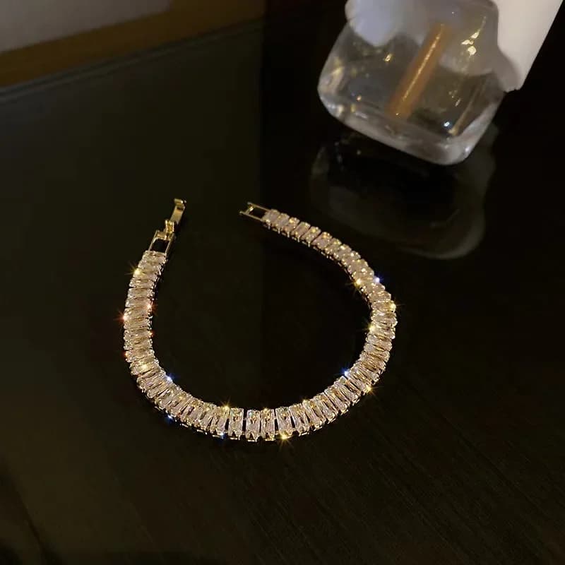 Bracciale a catena cubana con zirconi in acciaio inossidabile color oro di lusso con ciondolo in cristallo quadrato per accessori per gioielli da festa da donna
